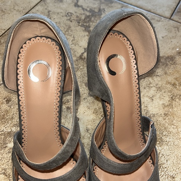 JOURNEE Collection ZEERA style grey suede high heel shoe size 8 - Picture 3 of 10